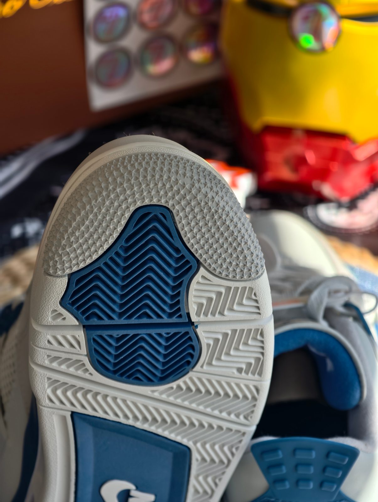 Air Jordan 4 " Military Blue " or Industrial Blue gallery image 5