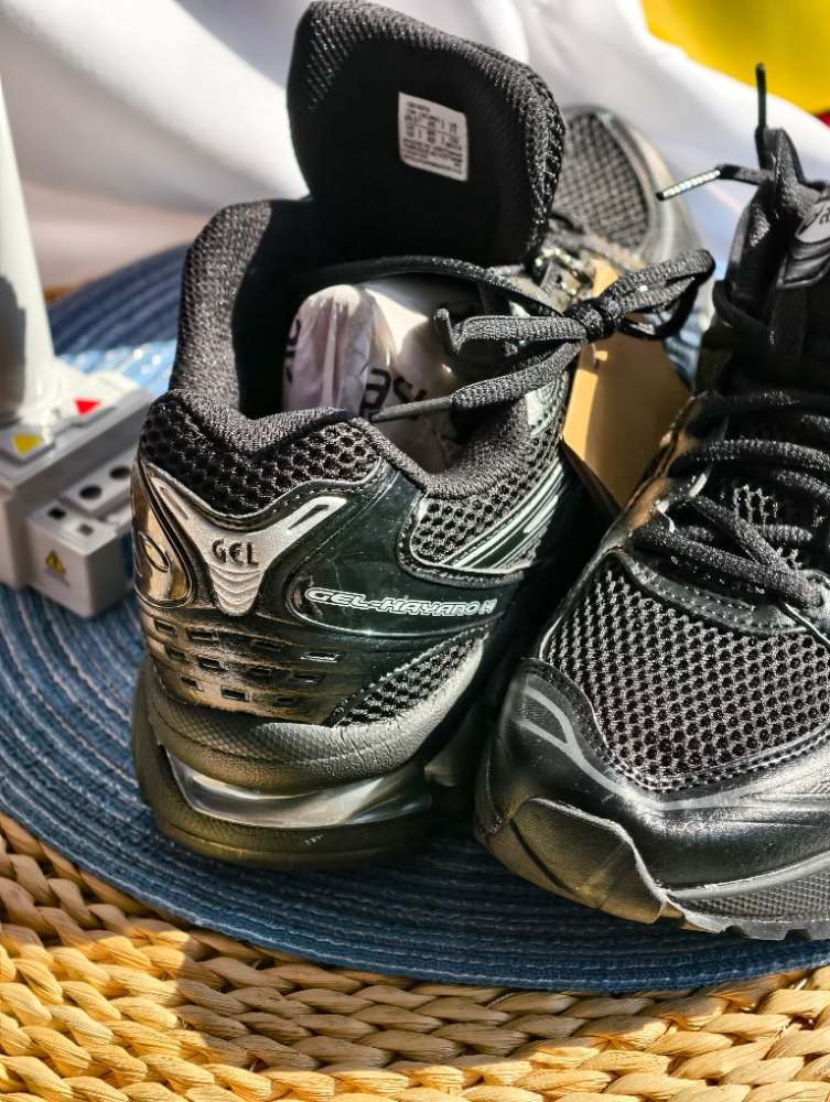 ASICS BLACK ( NOT THE BEST ) gallery image 3