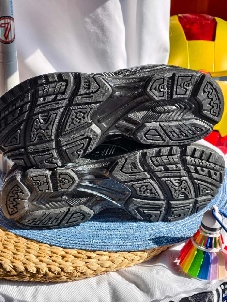 ASICS BLACK ( NOT THE BEST ) gallery image 6