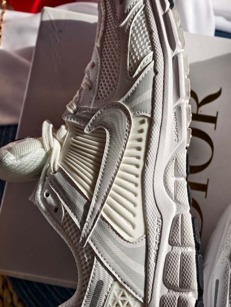 NIKE VOMERO 5 gallery image 4