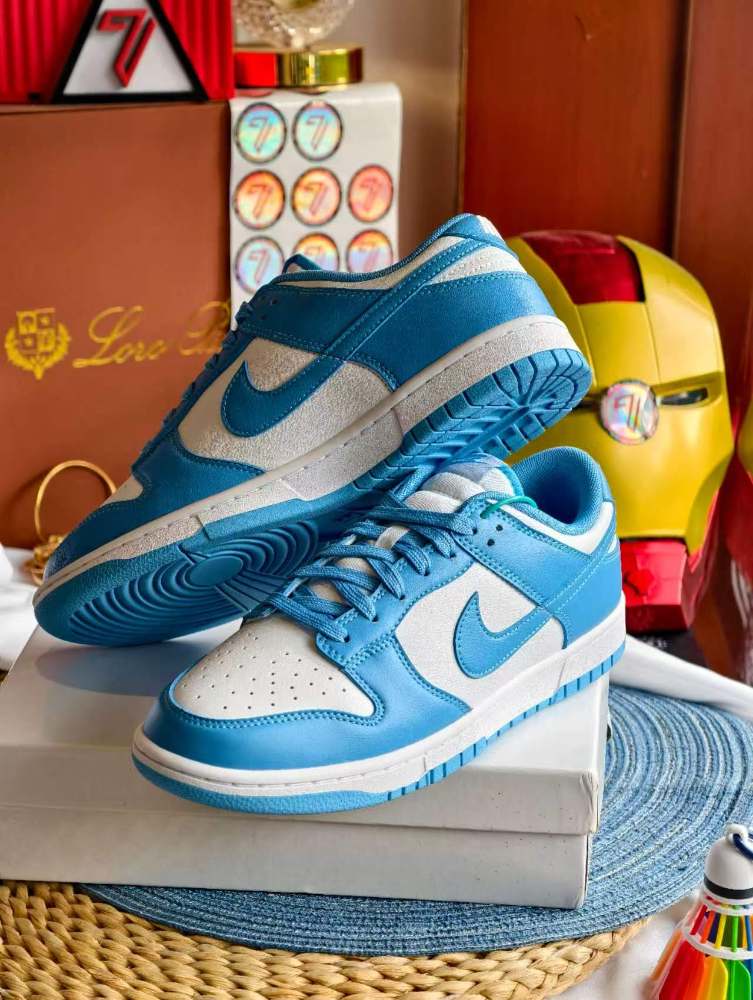 NIKE DUNKS