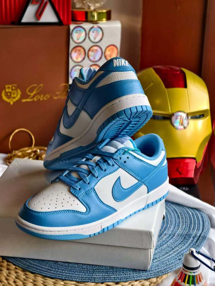 NIKE DUNKS gallery image 5