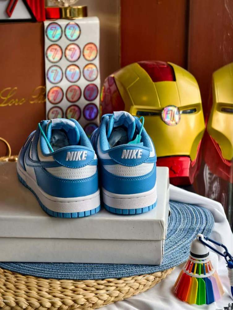 NIKE DUNKS gallery image 4