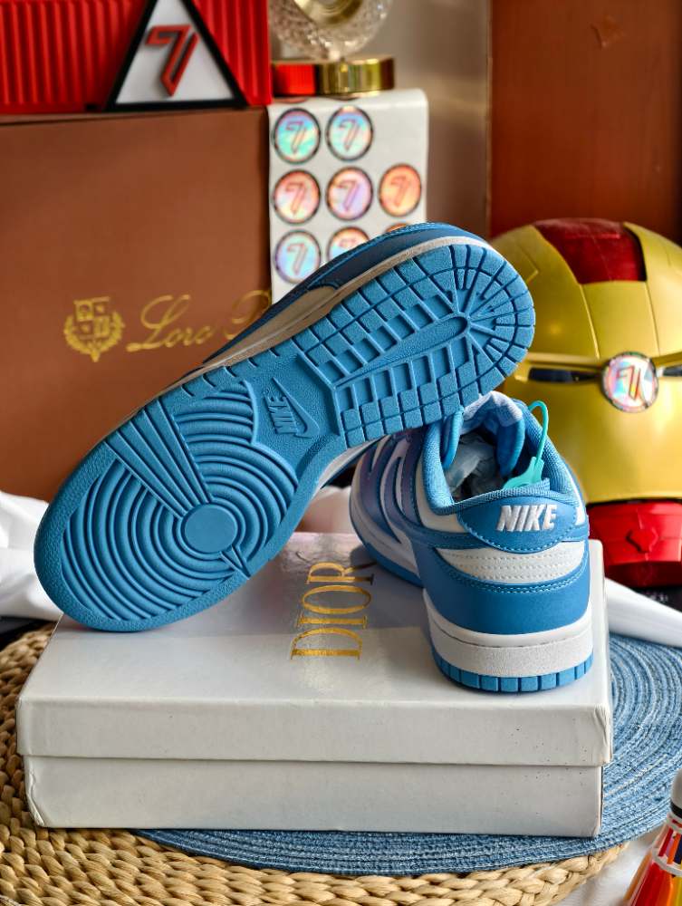NIKE DUNKS gallery image 6