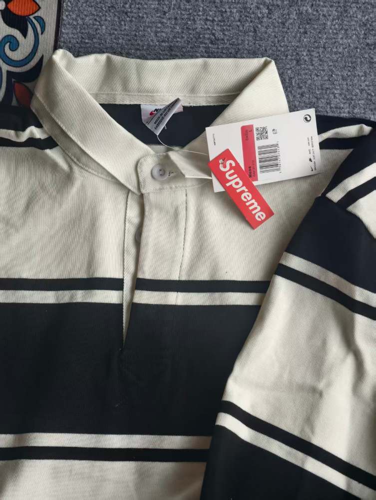SUPREME NIKE gallery image 3